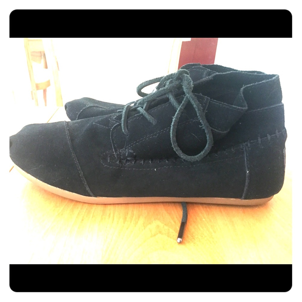 TOMS W9 Black Suede Ankle Boots